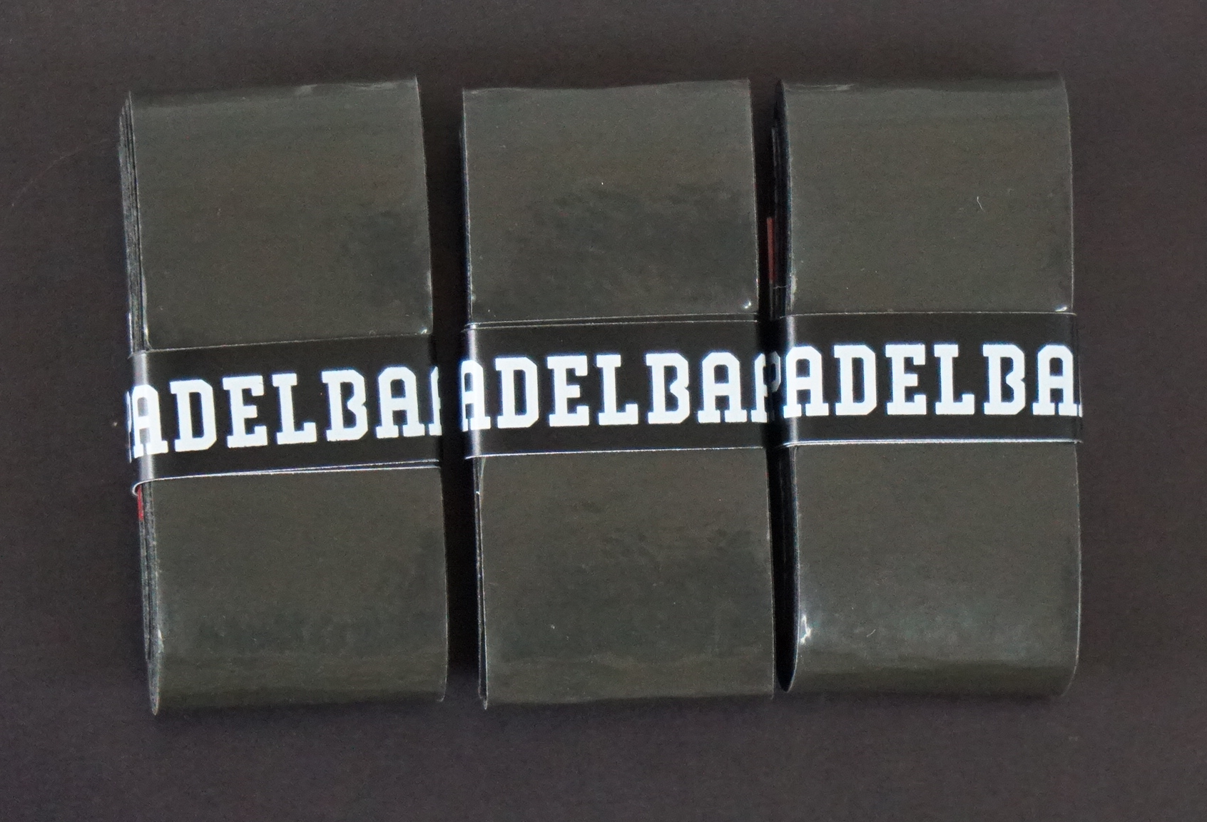 Bullpadel Hesacore Grip Combipack + Overgrip Padelbaas 3st. zwart - Padelbaas.nl